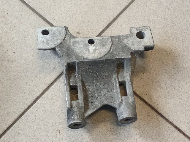 bontott VW TRANSPORTER Motor Tartó Bak (Pozíciófüggetlen)