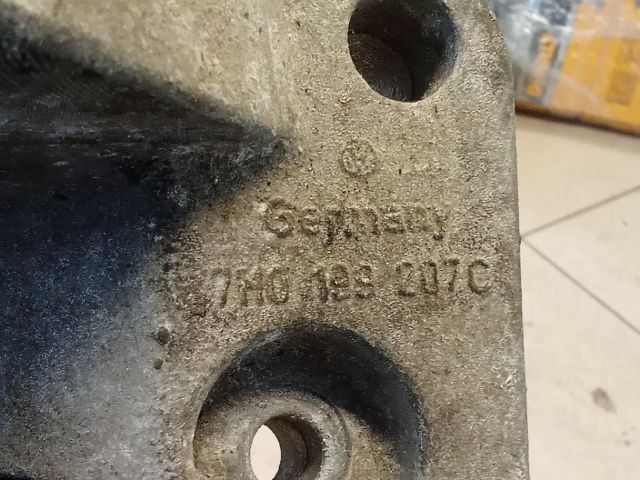 bontott VW TRANSPORTER Motor Tartó Bak (Pozíciófüggetlen)