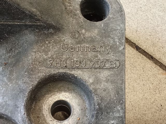 bontott VW TRANSPORTER Motor Tartó Bak (Pozíciófüggetlen)