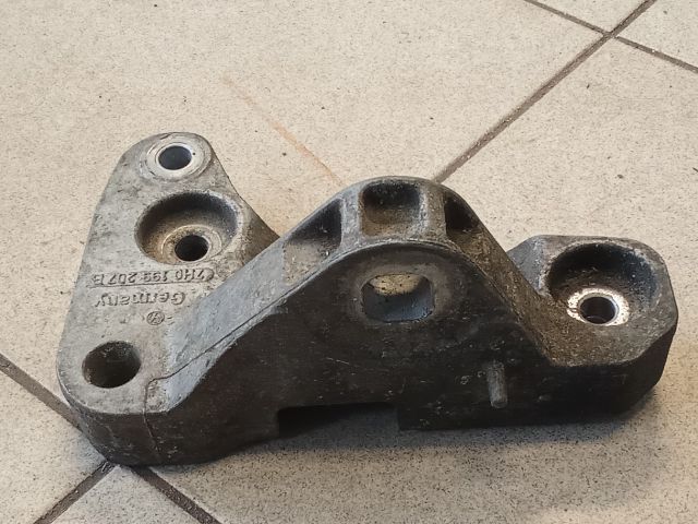 bontott VW TRANSPORTER Motor Tartó Bak (Pozíciófüggetlen)