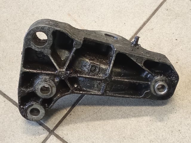 bontott VW TRANSPORTER Motor Tartó Bak (Pozíciófüggetlen)