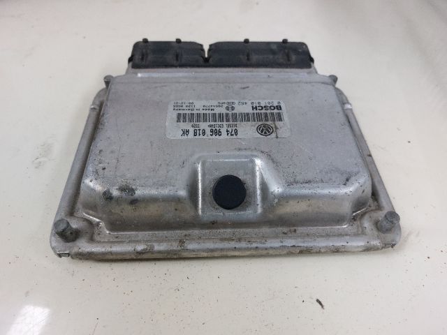 bontott VW TRANSPORTER Motorvezérlő