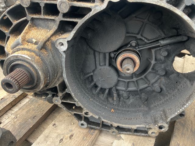 bontott VW TRANSPORTER Váltó (Mechanikus)