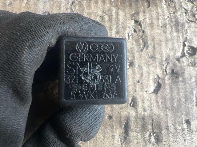 bontott VW TRANSPORTER Ablaktörlő Relé