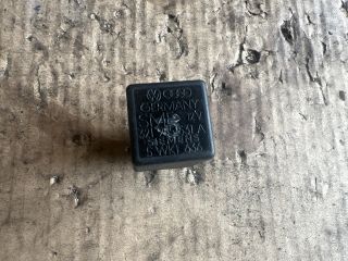 bontott VW TRANSPORTER Ablaktörlő Relé