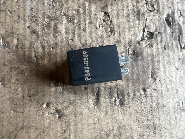 bontott VW TRANSPORTER Ablaktörlő Relé