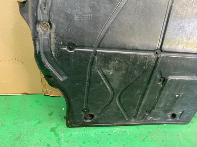 bontott VW TRANSPORTER Alsó Motorburkolat