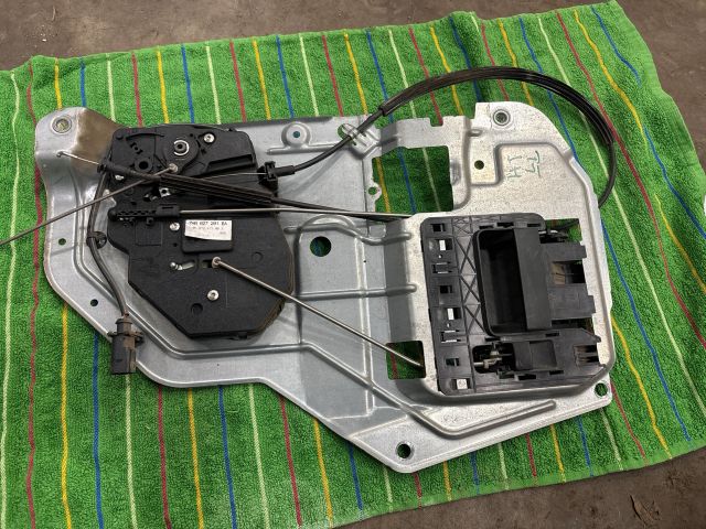 bontott VW TRANSPORTER Bal Csomagtérajtó Zárszerkezet