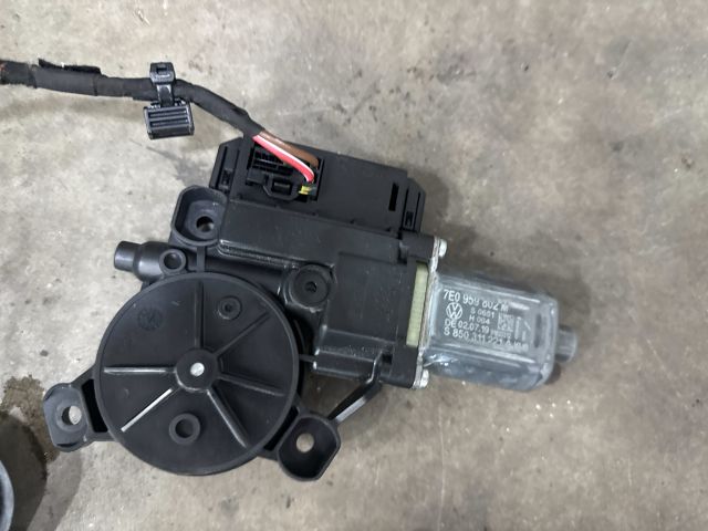 bontott VW TRANSPORTER Bal első Ablakemelő Szerkezet (Elektromos)