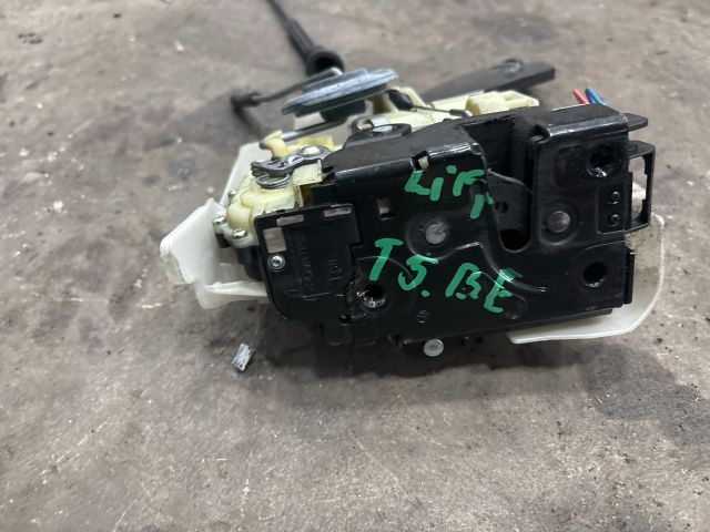 bontott VW TRANSPORTER Bal első Ajtózár