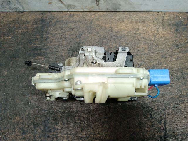 bontott VW TRANSPORTER Bal első Ajtózár