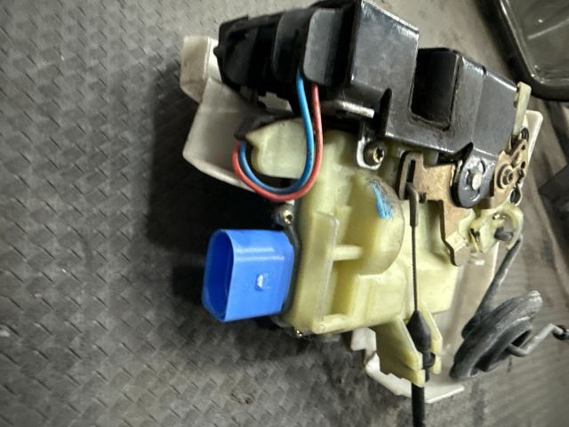 bontott VW TRANSPORTER Bal első Ajtózár