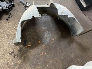 bontott VW TRANSPORTER Bal első Dobbetét (Kerékjárati, Műanyag)