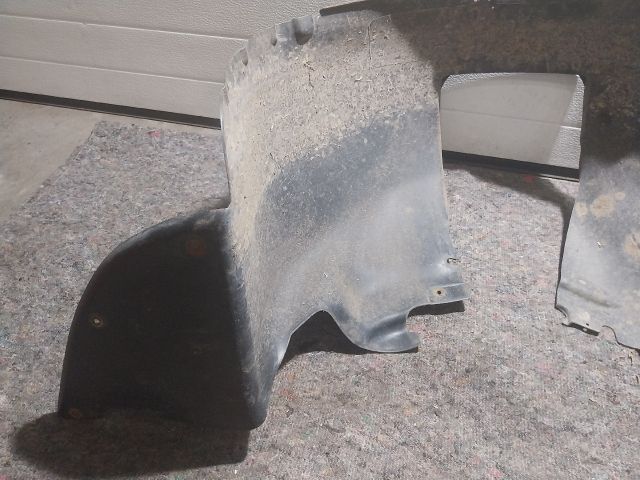 bontott VW TRANSPORTER Bal első Dobbetét (Kerékjárati, Műanyag)