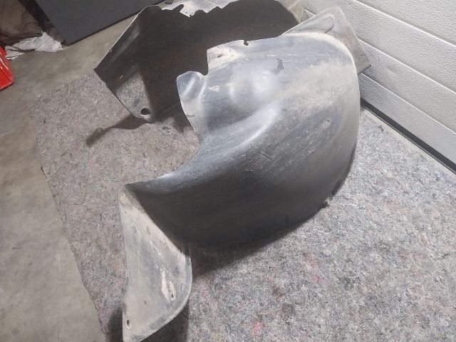 bontott VW TRANSPORTER Bal első Dobbetét (Kerékjárati, Műanyag)