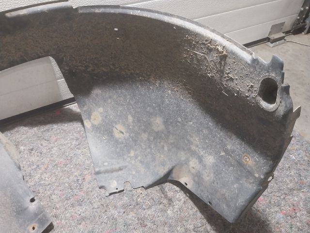 bontott VW TRANSPORTER Bal első Dobbetét (Kerékjárati, Műanyag)