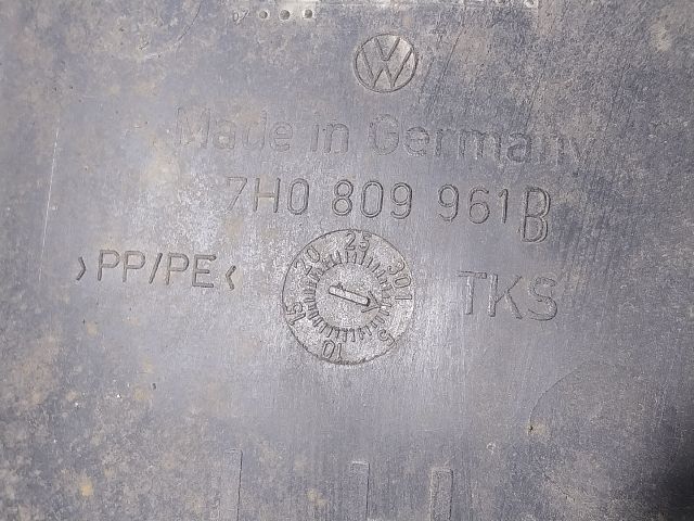 bontott VW TRANSPORTER Bal első Dobbetét (Kerékjárati, Műanyag)