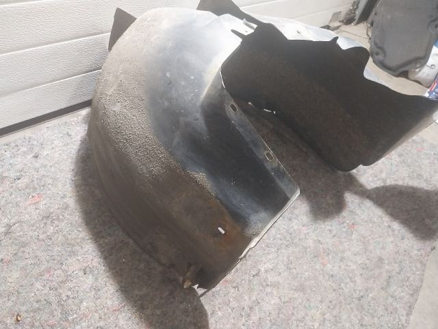 bontott VW TRANSPORTER Bal első Dobbetét (Kerékjárati, Műanyag)