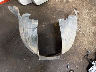 bontott VW TRANSPORTER Bal első Dobbetét (Kerékjárati, Műanyag)