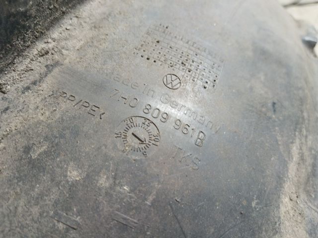 bontott VW TRANSPORTER Bal első Első Dobbetét (Kerékjárati, Műanyag)