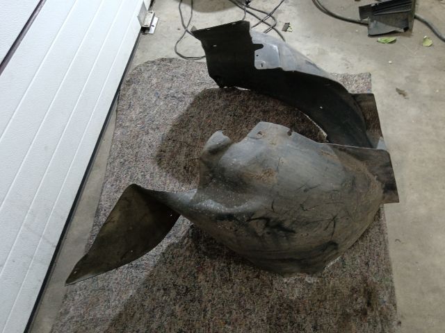 bontott VW TRANSPORTER Bal első Első Dobbetét (Kerékjárati, Műanyag)