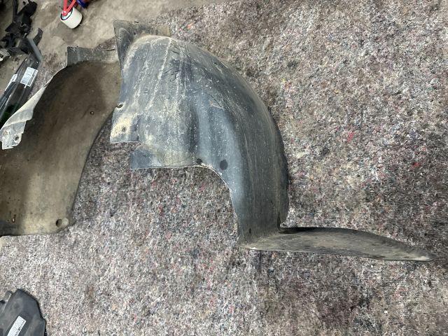 bontott VW TRANSPORTER Bal első Első Dobbetét (Kerékjárati, Műanyag)