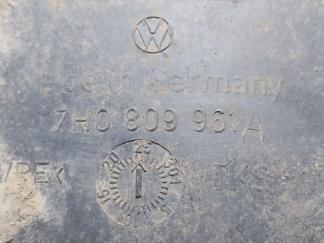 bontott VW TRANSPORTER Bal első Első Dobbetét (Kerékjárati, Műanyag)