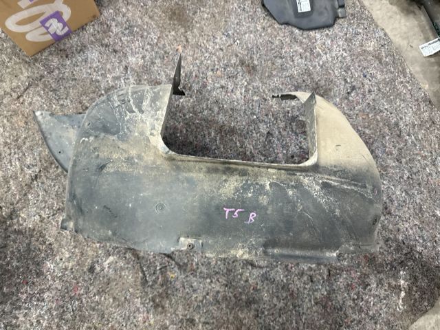 bontott VW TRANSPORTER Bal első Első Dobbetét (Kerékjárati, Műanyag)