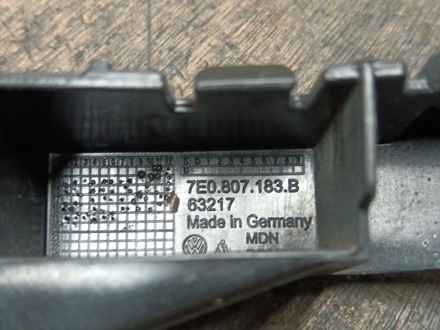 bontott VW TRANSPORTER Bal első Lökhárító Tartó (Műanyag)