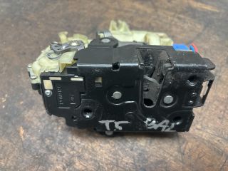 bontott VW TRANSPORTER Bal első Zárbetét