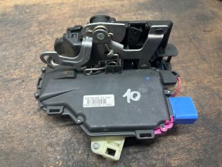 bontott VW TRANSPORTER Bal első Zárbetét