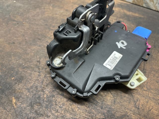 bontott VW TRANSPORTER Bal első Zárbetét