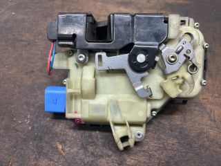 bontott VW TRANSPORTER Bal első Zárbetét