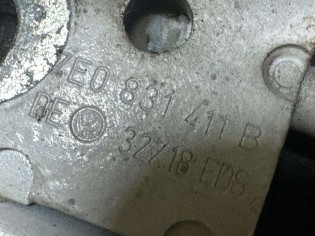 bontott VW TRANSPORTER Bal első Zsanér