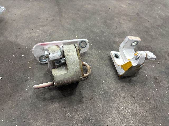 bontott VW TRANSPORTER Bal első Zsanér