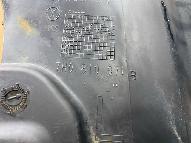 bontott VW TRANSPORTER Bal hátsó Dobbetét (Kerékjárati, Műanyag)