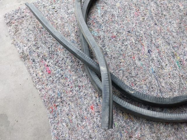 bontott VW TRANSPORTER Bal hátsó Gumikéder