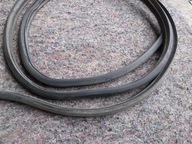 bontott VW TRANSPORTER Bal hátsó Gumikéder