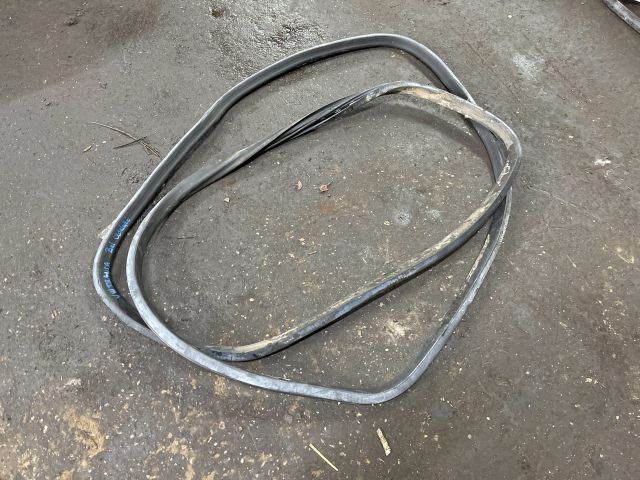 bontott VW TRANSPORTER Bal hátsó Gumikéder