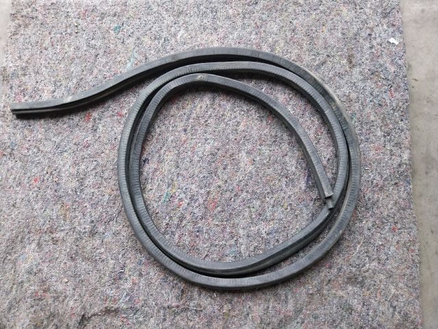 bontott VW TRANSPORTER Bal hátsó Gumikéder