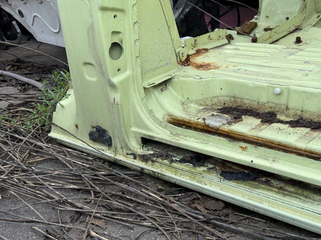 bontott VW TRANSPORTER Bal hátsó Negyed Karosszéria Csomag