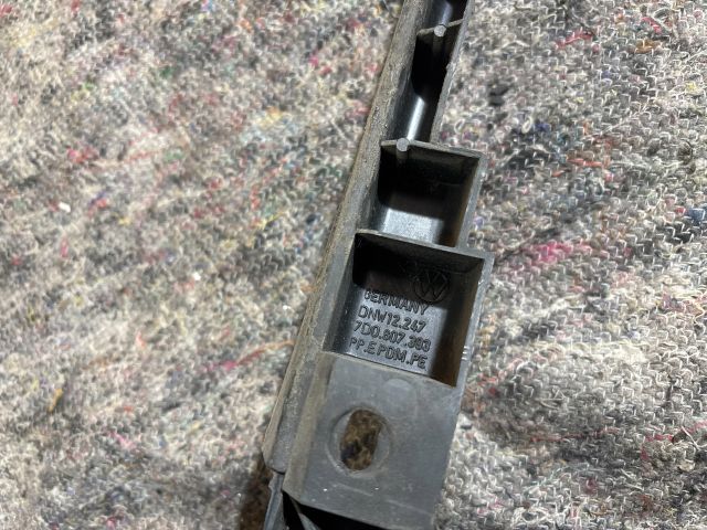 bontott VW TRANSPORTER Bal hátsó Oldal Lökhárító Tartó (Műanyag)