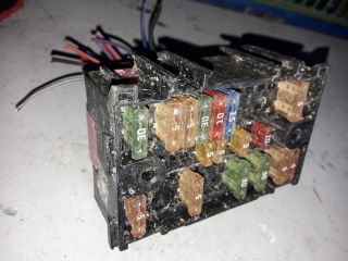 bontott VW TRANSPORTER Biztosítéktábla Motortér