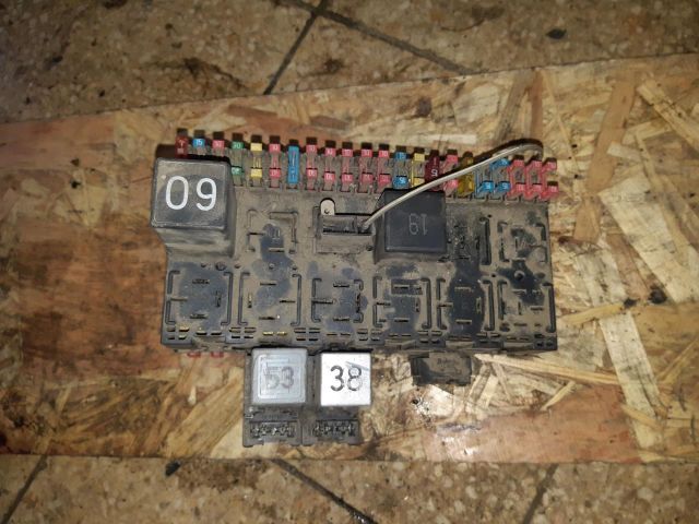 bontott VW TRANSPORTER Biztosítéktábla Motortér