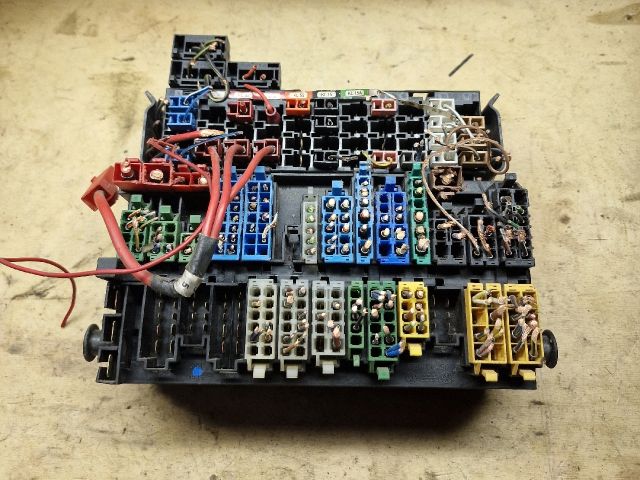 bontott VW TRANSPORTER Biztosítéktábla Utastér