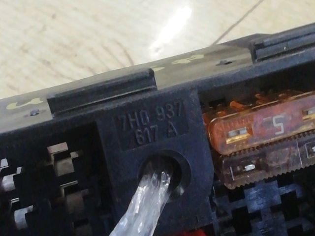 bontott VW TRANSPORTER Biztosítéktábla Utastér