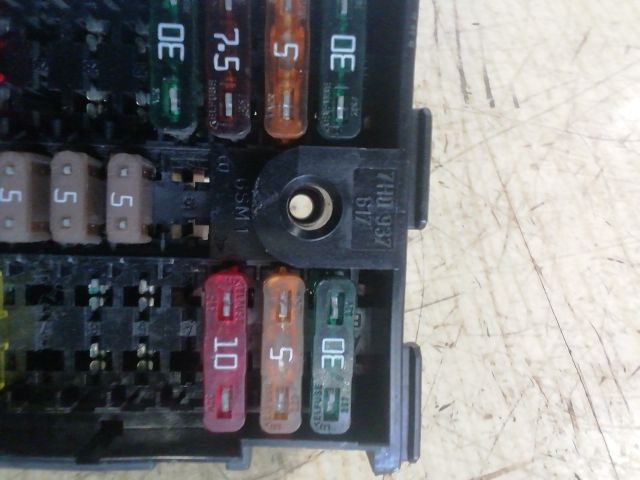 bontott VW TRANSPORTER Biztosítéktábla Utastér