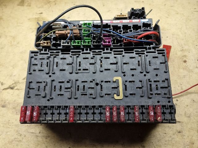 bontott VW TRANSPORTER Biztosítéktábla Utastér