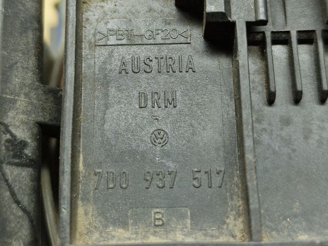 bontott VW TRANSPORTER Biztosítéktábla Utastér