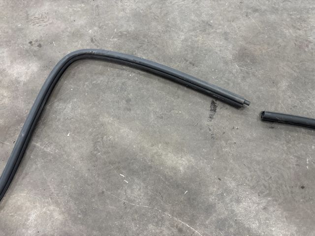 bontott VW TRANSPORTER Csomagtérajtó Gumikéder